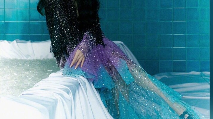 ฟ่านปิงปิงสวมชุดเดรสพู่เลื่อมไล่โทนสีคอลเลกชันฤดูใบไม้ร่วง/ฤดูหนาว 2023 จาก Georges Hobeika เข้าร่วม