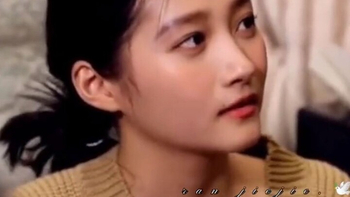 Một tuần trước, Quan Xiaotong lén ăn mì tôm, ánh mắt sợ sệt của trợ lý hài hước quá!