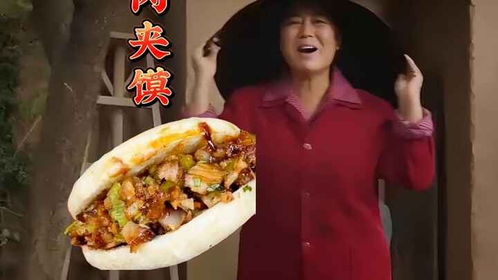 Shi Hong pergi membantu di dapur, siapa sangka malah membawa pulang meat bun untuk seluruh keluarga!