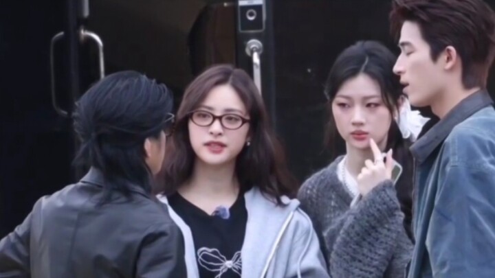 Shan Yichun, Shen Yue and Wang Xingyue chat together｜Taohuawu Reuters_20240425