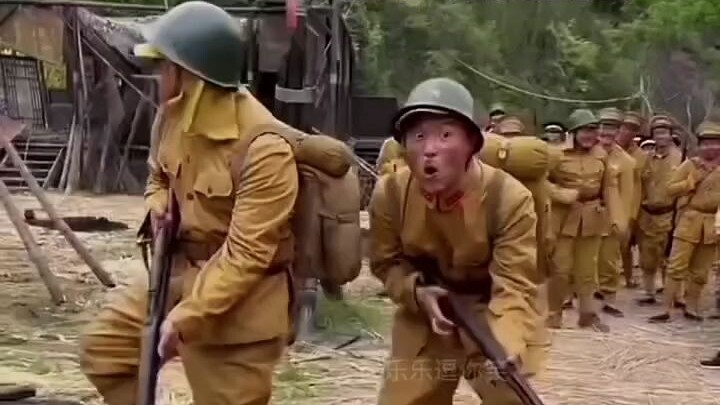 大学生进组当群演，大学生：好玩管饭还给钱！#鬼子 #大学生群演 #小巴嘎