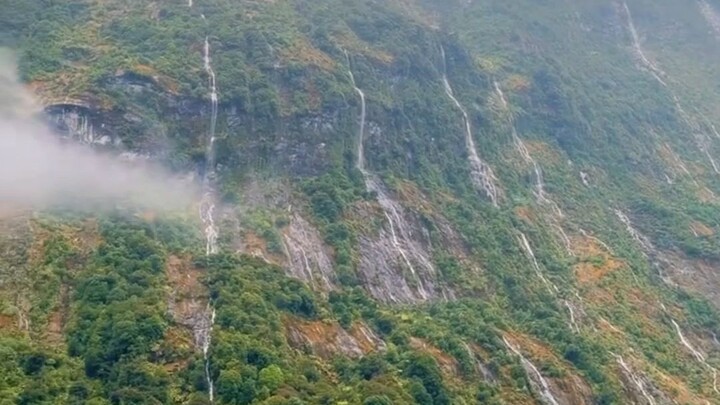خوبصورت نازرا