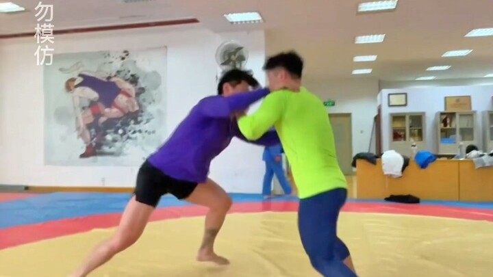 Mimpi indah di Guangti berantakan?! Saya yang berbobot 200 kilo malah bisa dengan mudah terlempar ke