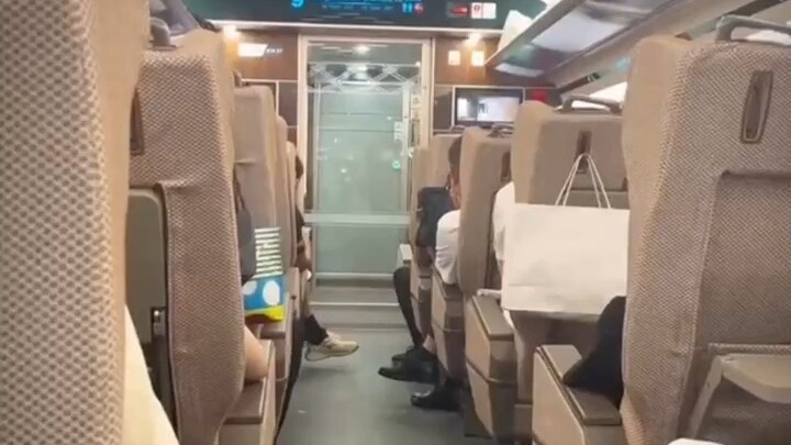 When foreigners took China's high-speed rail for the first time🚄