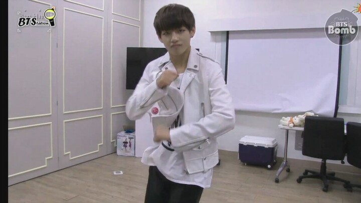 [BTS] A solo dance turns into a duet, gradually evolving into a group dance featuring [Tang Xi] and 