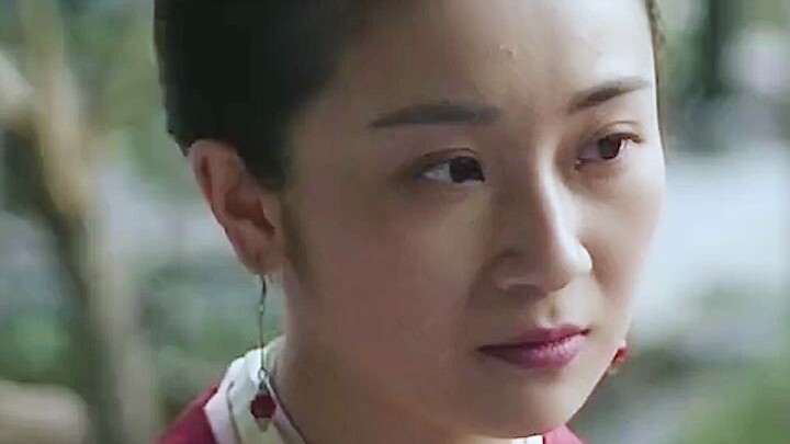 The concubine with an imperial edict is only being treated as such because of your elder sister.