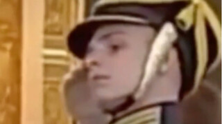 总统贴身卫兵上班摸鱼，老板来了气场瞬息万变