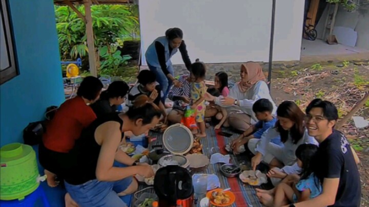 Makan dan kumpul bersama Cosplayer muda dan senior...