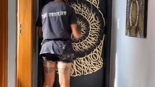 Bức tranh cửa này quá ngầu