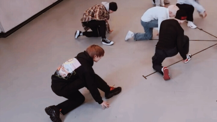 ลั่วจวิ้น: ตอนนี้กระทรวงเวทมนตร์ยังรับสมัครคนอยู่ไหม?