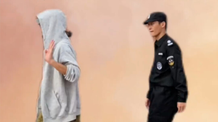 1. This security guard has learned it well, awesome! 2. He won’t jump back when he goes out, if he e