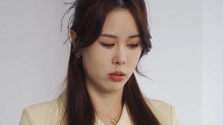 Kak, tolong berlutut, aku mohon kamu bantu aku urus sesuatu!