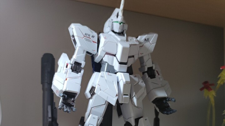 Taipan PG Unicorn No. 1 พิมพ์ซ้ำ ชิ้นส่วนซ่อมเล็กๆ และคำแนะนำในการประกอบ อีกหนึ่งคนสามารถมองเห็นได้ 