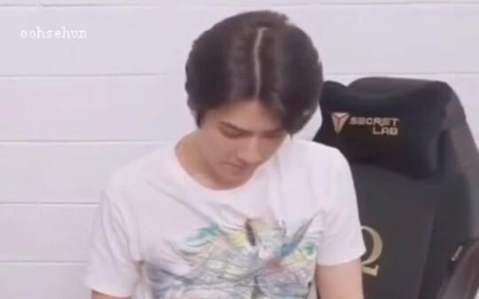 Cuối cùng thì Wu Shixun cũng dám đối mặt với chính mình khi để mặt mộc rồi!