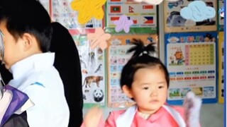 Melihat Paman Dao yang memiliki seorang putra dan putri, Guru Holo berseru: Dia hanya tiga tahun leb