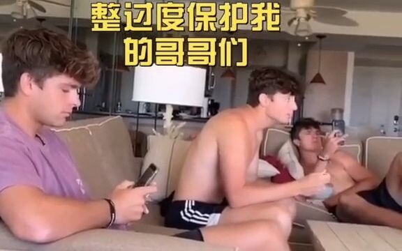 Ketika sang adik berpura-pura punya kencan dan meneleponnya lewat video, ketiga kakak laki-lakinya..
