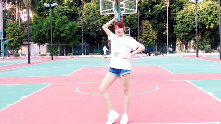 สัมผัสประสบการณ์อับอายอย่างแรงที่สนามโรงเรียน ทไวซ์เต้นคัฟเวอร์เพลง Cheer Up