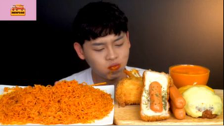 Mukbang mì, bánh xúc xích #anngon