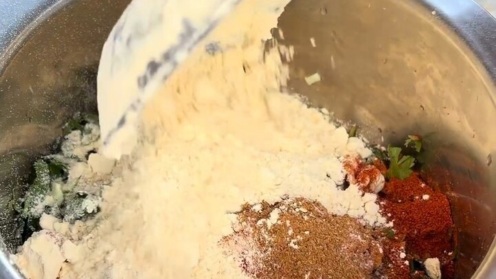 Mì ăn liền chiên rán trên đường phố Ấn Độ