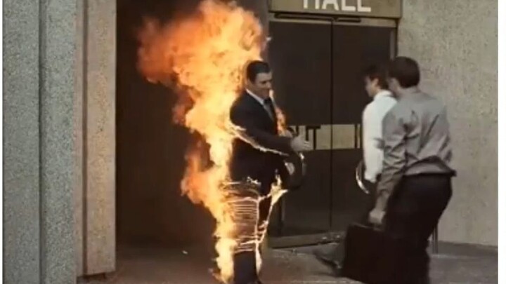 Seorang programmer tidak sengaja menghapus satu bagian kode, tetapi ternyata masih bisa berjalan den