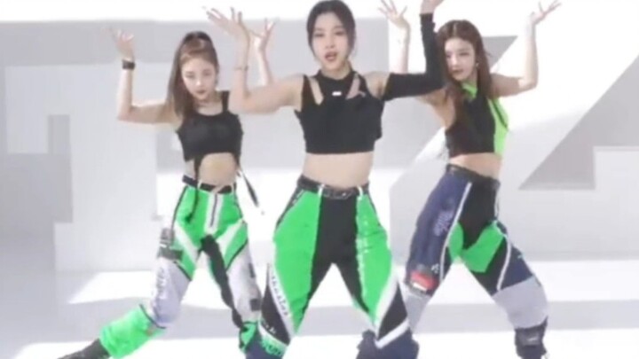 Kangen panggung banget! Lia ikut tantangan tari! Versi tari lagu baru ITZY, Voltage～