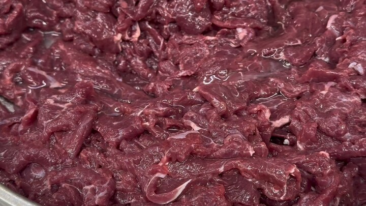 Satu jin daging sapi dengan tiga liang air