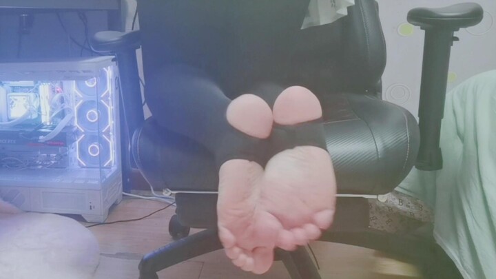 Chunky calves paired with footie socks, pink and white paw pads