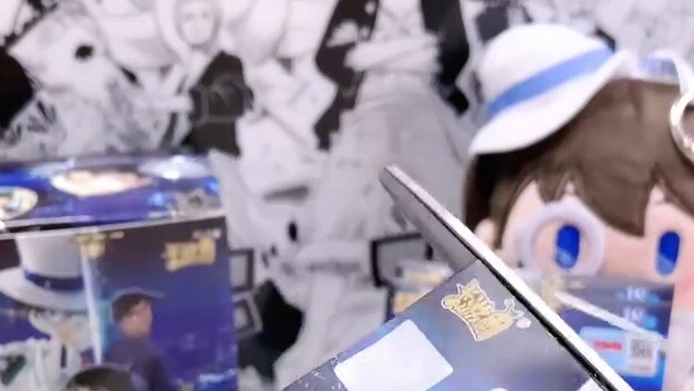 Buka sekotak kartu Conan dan mainkan! !