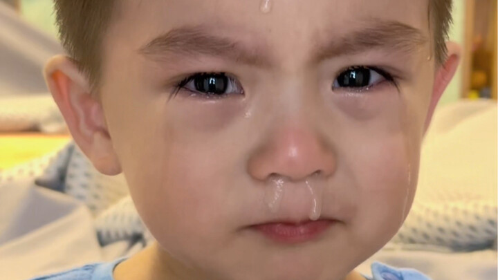 عندما يخطئ صغير البشر في تقدير السقف، يصبح من المحرج حتى أن تواصل شتمه.