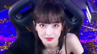 Cứu với! Nếu cô ấy nói mình là thần tượng mới ra mắt, tôi sẽ tin! [Tống Khiêm]