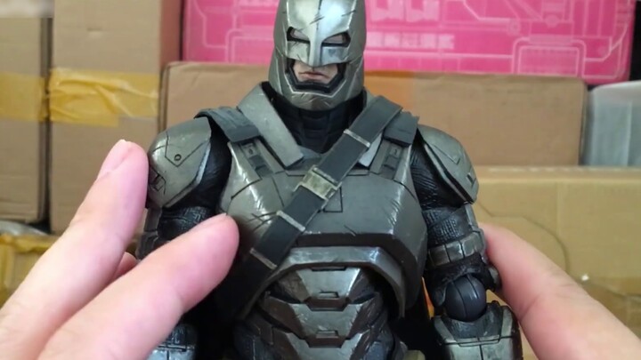 ชุดเกราะหนักนี้มีเสน่ห์เล็กน้อย丨playarts เปลี่ยน PA เป็น BVS Batman v Superman Heavy Armor Batman