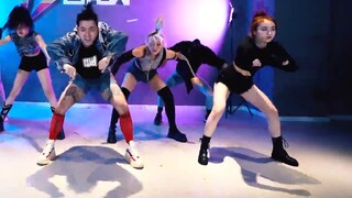 ท่าเต้นแรกในปีใหม่ที่ทำให้น้ำหนักขึ้นออกแบบท่าโดย Shen Xukuo นักเต้น "UP" ของ Cardi B เป็นเรื่องยากม