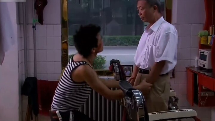 Shafenta——โจมตี An Mixiu ที่ด้านหน้า เตะ Ku Yansi ที่ด้านหลัง และล้อม Qiao Shefei ไว้ข้างทาง