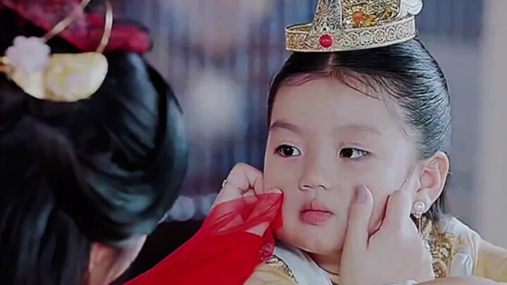 Little Dragon Girl looks so cute as a little kid!