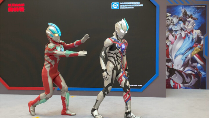 Blazer didn't know how to take photos with Earthlings. It took Galaxy and the hostess a lot of effor