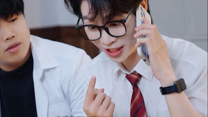 Phi công phụ cấp thần thánh giúp theo đuổi bạn gái cùng lớp?