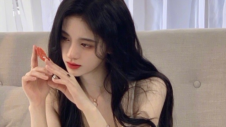 [Ju Jingyi] Ugh, this beauty shouldn’t be mine to enjoy all by myself!!