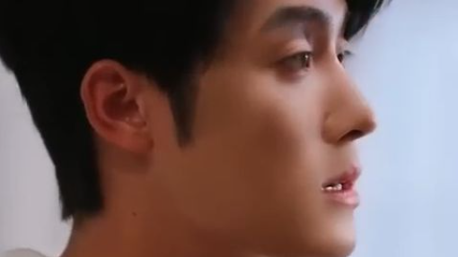 Demi neneknya, mahasiswi itu dipaksa jadi kekasih pengganti CEO