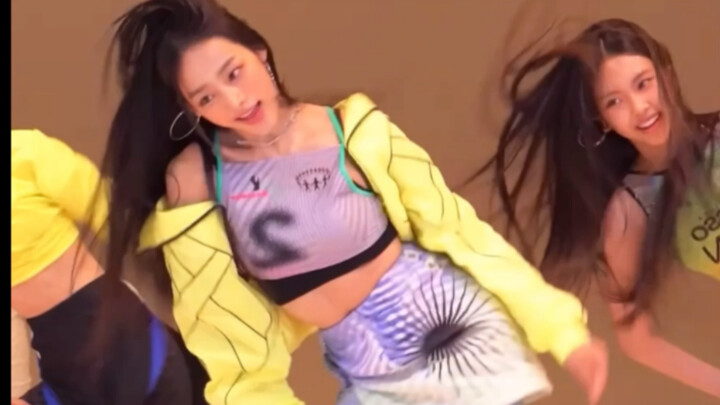 Attention Dance Version Solo Straight Cut: MINJI, 4K with Mirror Effect, NewJeans