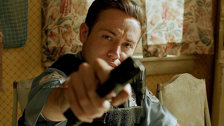 เมื่อคาร์ลได้เป็นตำรวจตามที่เขาปรารถนา ค่านิยมของเขาก็เริ่มเที่ยงตรงมากขึ้น