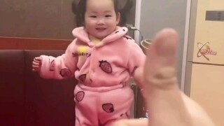 人类幼崽倒霉瞬间 "搞笑视频 "倒霉蛋 "