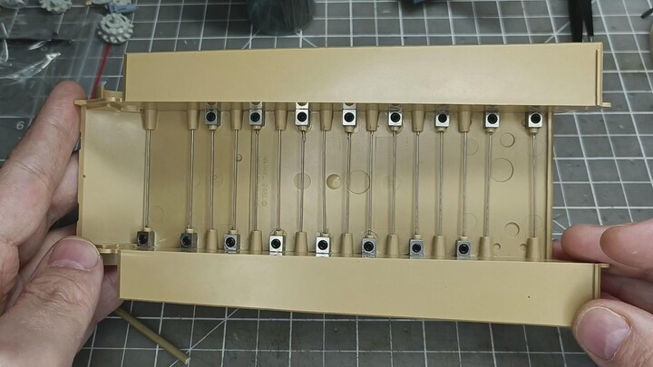[Static modification] Terminal blocks and steel wires are used to make torsion bar suspension