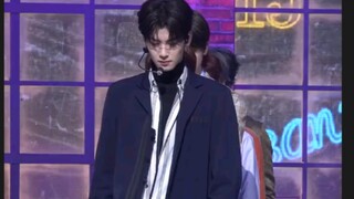 Cảnh quay trực tiếp trên sân khấu của thiên tài nhan sắc Cha Eun-woo cũng đẹp trai quá đỗi luôn đó!