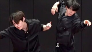 ห้องซ้อม "BTS-Black Swan" ของพัคซองฮุน x ชาจุนฮวาน เปิดเผยแล้ว!