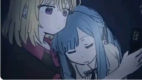 Hatsune really likes playing with her beta phone. Shoko didn't even watch it when she slept next to 
