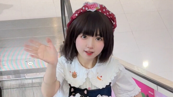 Super suitable little dress for traveling!!! A practical and delightful skirt for the practical crow