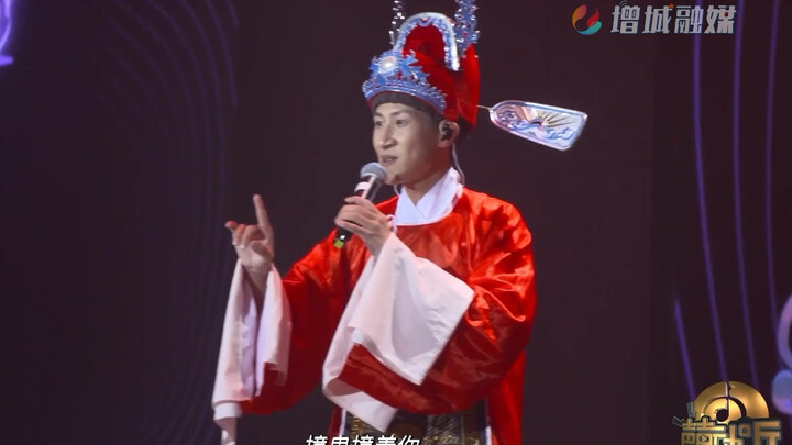 Quán quân “Thanh Thanh Động Thính” gây sốt với màn biểu diễn đường phố, phiên bản gốc của “Cầu Thần”