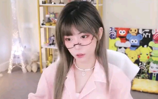 Jie Ge berkata bahwa Zhou Shuyi berbicara seperti aktris laga asal Jepang, dan Zhou Shuyi langsung t
