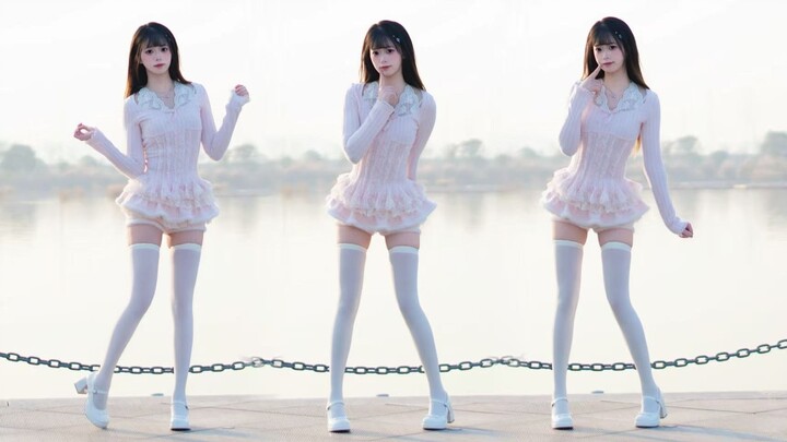 So heartfelt and gentle~ Pure White Sister says LUV to you 💗