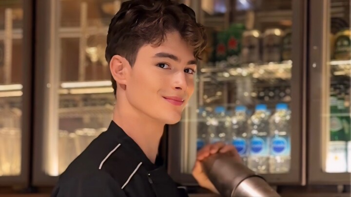 POV: you met your barista crush ☕️🧡